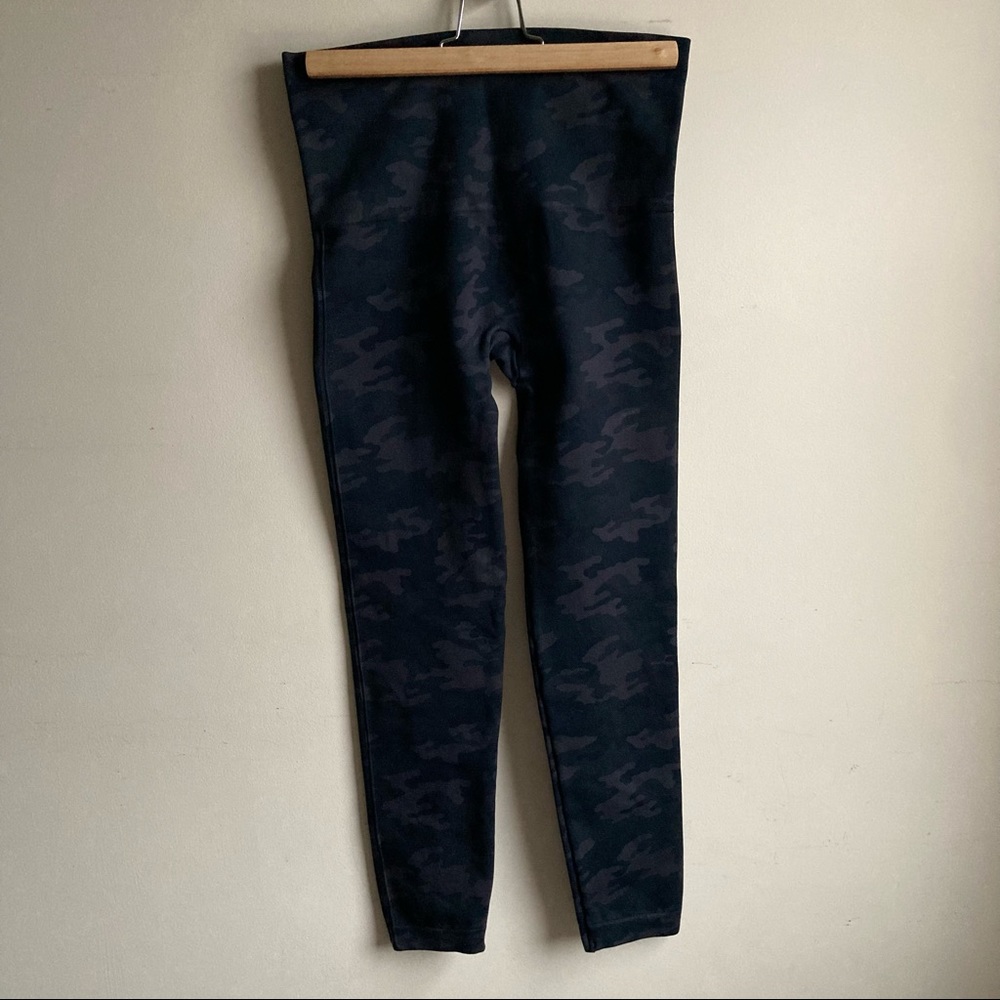 NWOT Spanx Seamless Look At Me Now Camo Leggings